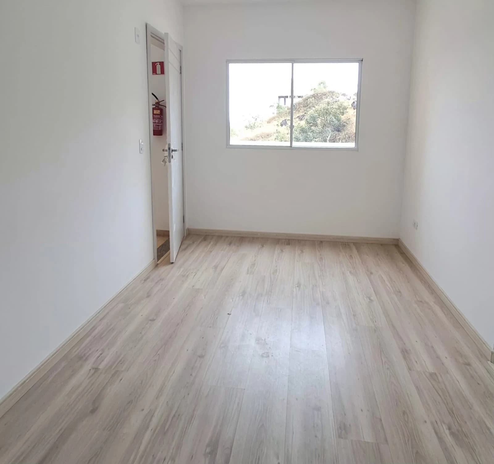 Apartamento Térreo com 02 quartos no Jardim Bandeirantes — foto 1 de 12